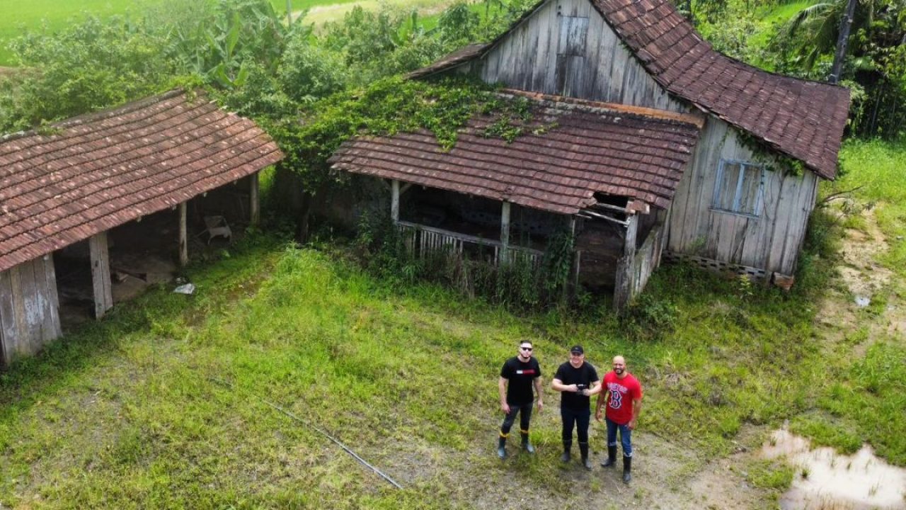 VÍDEO - Trio de amigos cria canal para contar histórias de locais  abandonados de Joinville e região