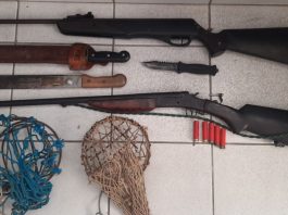 Armas, facas e armadilhas apreendias pela PM Ambiental