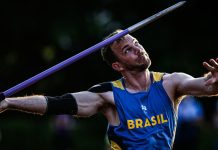 Paratleta Edenilson Floriani lança um dardo