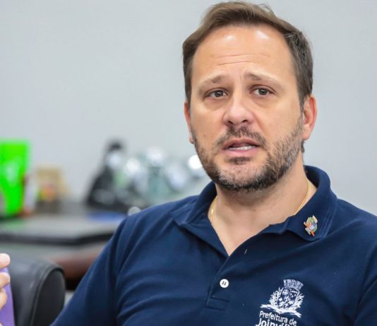 Prefeito de Joinville, Adriano Silva.