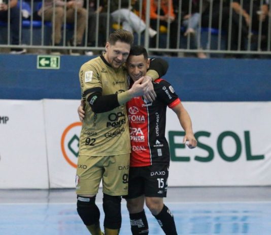 VÍDEO – Com direito a gol de goleiro, JEC Futsal derrota Marreco e quebra jejum de vitórias na Liga Nacional
