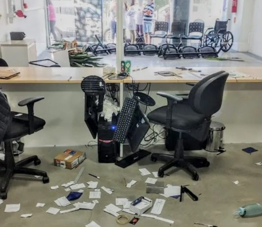 VÍDEO – Mulher causa destruição em farmácia no Litoral Norte devido a colírio