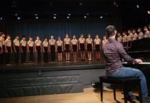 Crianças do coral da Escola Bolshoi que participará do Festival de Corais de Joinville