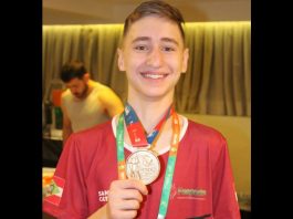 Carateca de Joinville conquista ouro nos Jogos Escolares Brasileiros