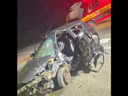 Motorista fica encarcerado após colisão entre carros na BR-280, no Planalto Norte