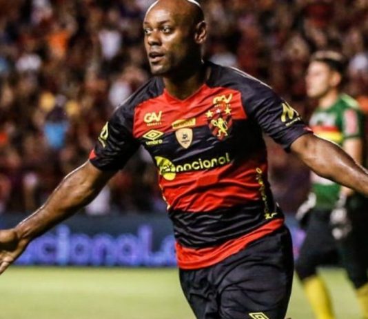 JEC negocia a contratação de Vagner Love para Campeonato Catarinense