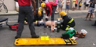 Homem é encaminhado ao hospital após acidente entre carro e moto no Iririú, em Joinville