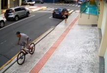 VÍDEO – Mulher tem celular furtado e corre atrás de suspeito em Balneário Camboriú