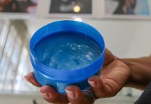 Mais de 1,2 mil pomadas para cabelos têm registro cancelado pela Anvisa