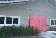 VÍDEO – Acidente faz carro invadir clínica estética em Joinville