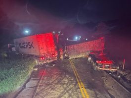 Batida entre carretas deixa pai e criança gravemente feridos no Norte de SC