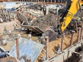 Trabalhador é prensado por placa de ferro durante obra em estação de tratamento no Litoral Norte