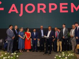 Em Joinville, Jorginho Mello assina regulamentação que cria o Pronampe estadual