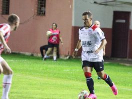 JEC sai atrás, mas busca empate contra Hercílio Luz fora de casa