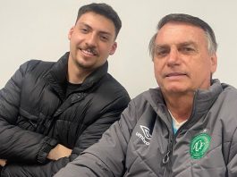 Filho de Bolsonaro deve concorrer a vereador em Balneário Camboriú