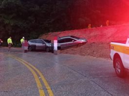 Mulher fica ferida após colisão entre carros na SC-418, em Campo Alegre