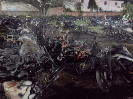 Cerca de 50 motocicletas são destruídas após pátio do Detran ser incendiado em Camboriú