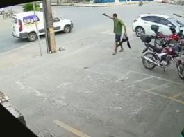 VÍDEO – Homem com tornozeleira eletrônica é preso após atirar em carros e invadir casa, em Joinville