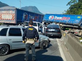 Acidente entre nove veículos interdita BR-376, entre PR e SC