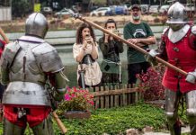 Combate medieval é uma das atrações do evento