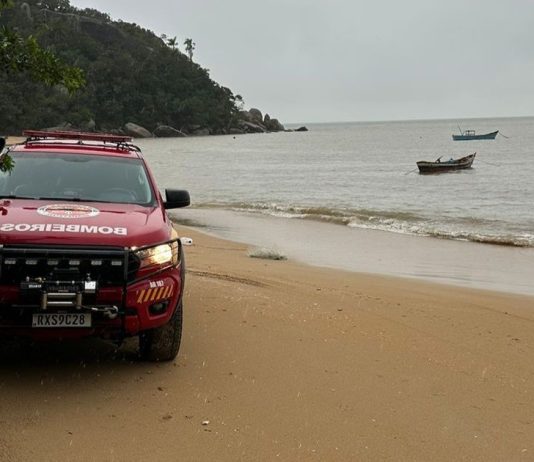 Corpo de homem é encontrado no mar no litoral Norte de SC