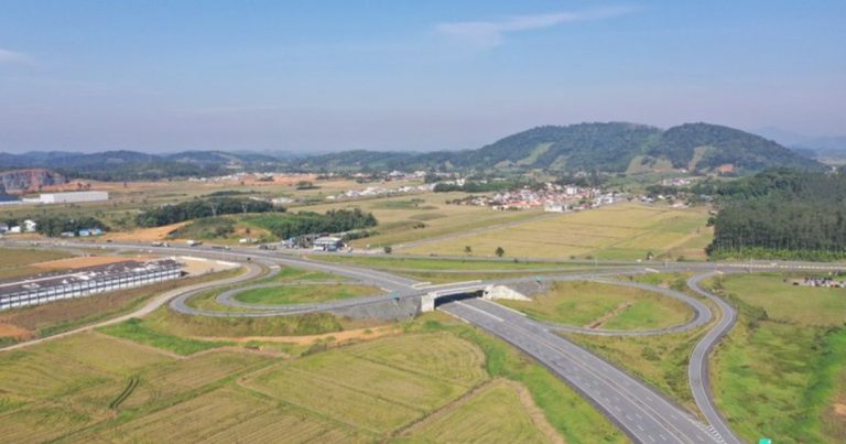 Viaduto no início do contorno no km 51