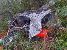 VÍDEO – Aeronave de pequeno porte cai e duas pessoas morrem em São Francisco do Sul
