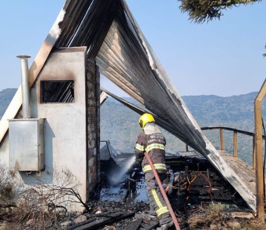 Cabana é destruída por incêndio em pousada na Serra Catarinense
