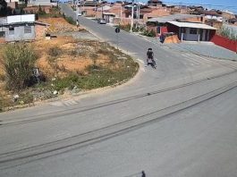 VÍDEO – Câmera registra acidente entre bicicleta e caminhão em Araquari