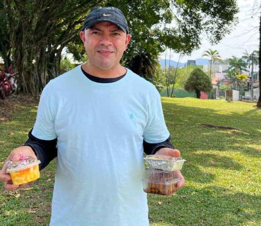 Eleições 2024: vendedor aproveita votação em Joinville para fazer renda extra