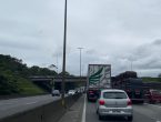 Carreta tomba na BR-101 e congestionamento quilométrico é registrado em Araquari