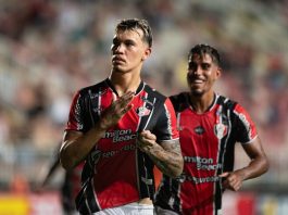 Com quatro gols no segundo tempo, JEC vence o SC de virada e se livra do rebaixamento do Catarinense