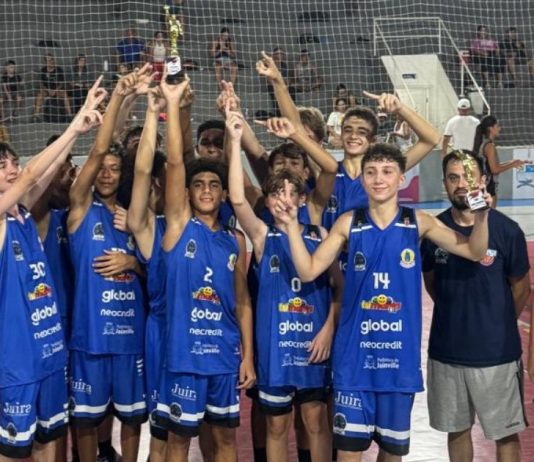 Equipe de Joinville conquista título de torneio de basquete sub-14