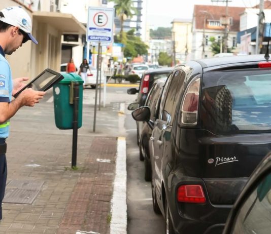 Projeto que prevê retorno do estacionamento rotativo pago em Joinville avança na Câmara