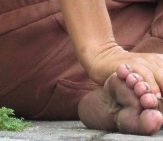 Entenda projeto que cria política municipal para população de rua em Joinville