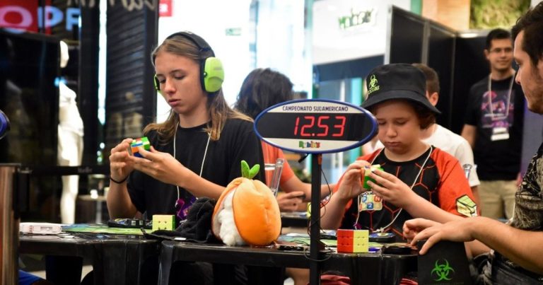 Campeonato de cubo mágico em joinville
