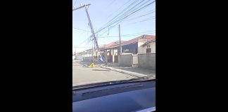 VÍDEO - Bairro de Joinville fica sem energia elétrica após caminhão colidir em poste