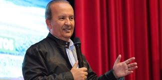 Governador de SC, Jorginho Mello em evento em São Francisco do Sul