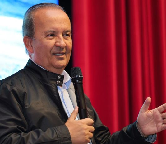 Governador de SC, Jorginho Mello em evento em São Francisco do Sul