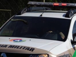 Menina de 3 anos pede ajuda em comércio após mãe ser morta em Joinville menina