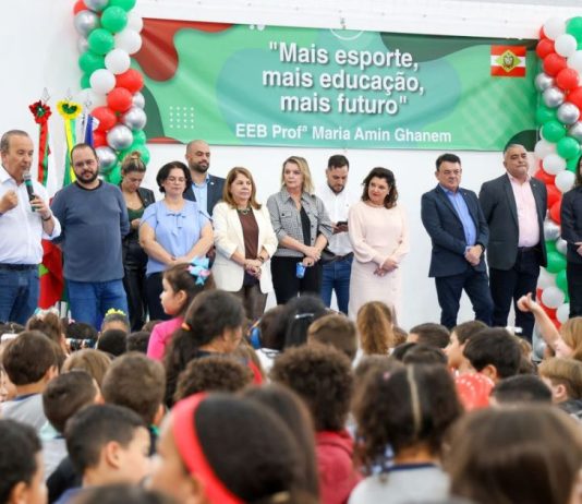 Duas quadras poliesportivas são inauguradas em escolas estaduais de Joinville