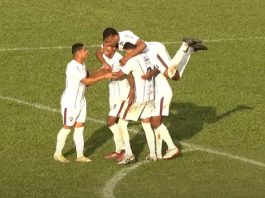 Fluminense perde pênalti, mas vira contra Tubarão em Joinville