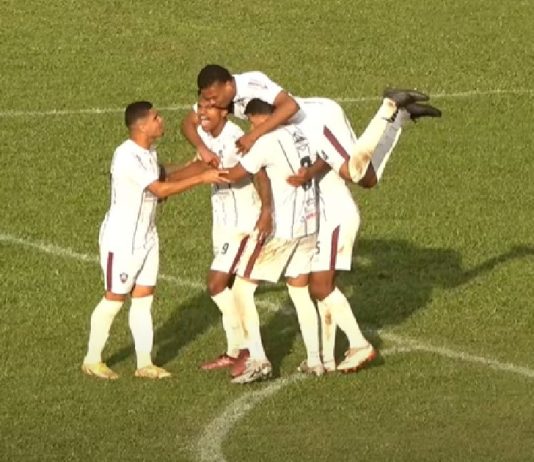 Fluminense perde pênalti, mas vira contra Tubarão em Joinville