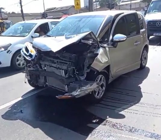 VÍDEO - Motociclista morre após grave colisão no bairro Bucarein, em Joinville