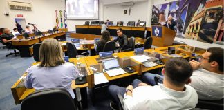 Câmara de Joinville fica sem transmissões em vídeo após canal do Youtube ser derrubado