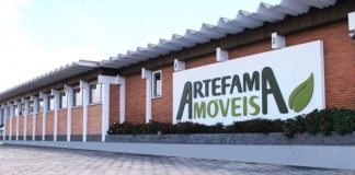 Tarifaço dos EUA faz com que empresa de móveis realize demissões em massa, em São Bento do Sul