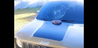 Trio de adolescentes é investigado por pedra atirada em vidro de carro, em Joinville