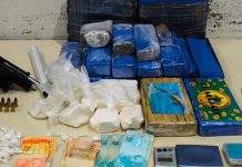 Homem é preso com arma de fogo e quase 20 kg de drogas em casa, em Joinville