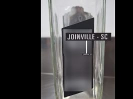 Rótulo de uísque que gerou suspeita de intoxicação por metanol em SC informa produção da bebida em Joinville