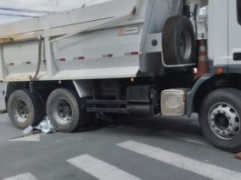 Ciclista morre após colidir contra caminhão em Navegantes